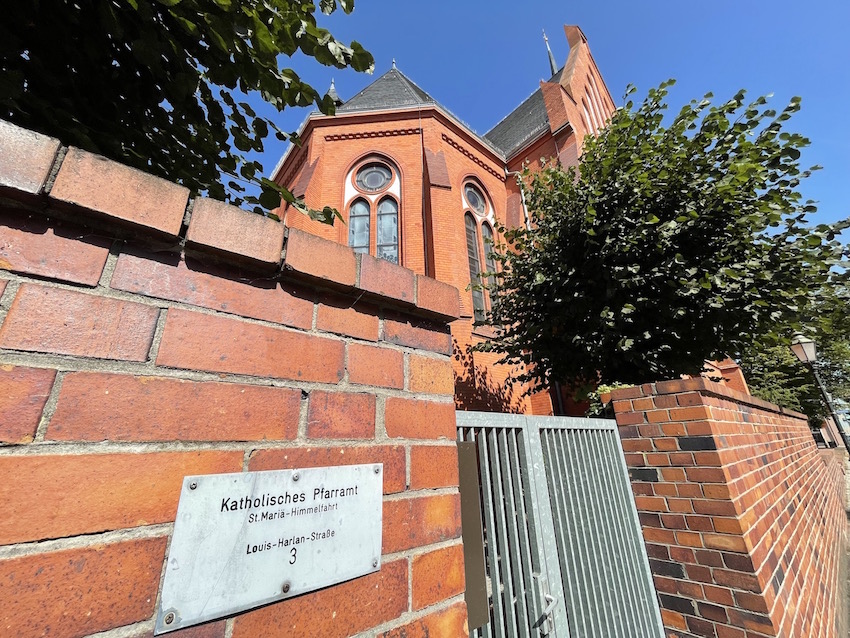 Schwedt katholische Kirche Maria Himmelfahrt Pfarramt der katholischen Kirche Mariä Himmelfahrt in Schwedt